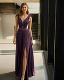 فستان حفلة طويل وتصميم فانتازيا. مصنوع من اللوريكس