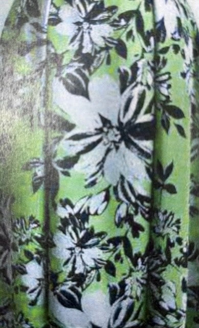 فستان لإشبينة العروس طويل وتصميم. 